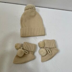 NEW WITHOUT TAGS CADEN LANE TOBOGGAN AND KNITTED BOOTIES IN CREAM